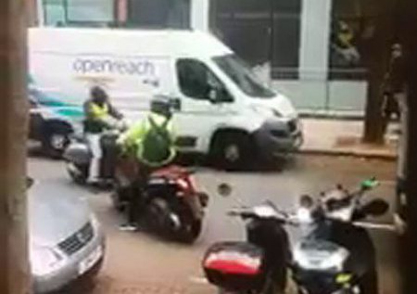 Герой! Шофьор на камион спря банда от моторджии-крадци в Лондон (ВИДЕО)