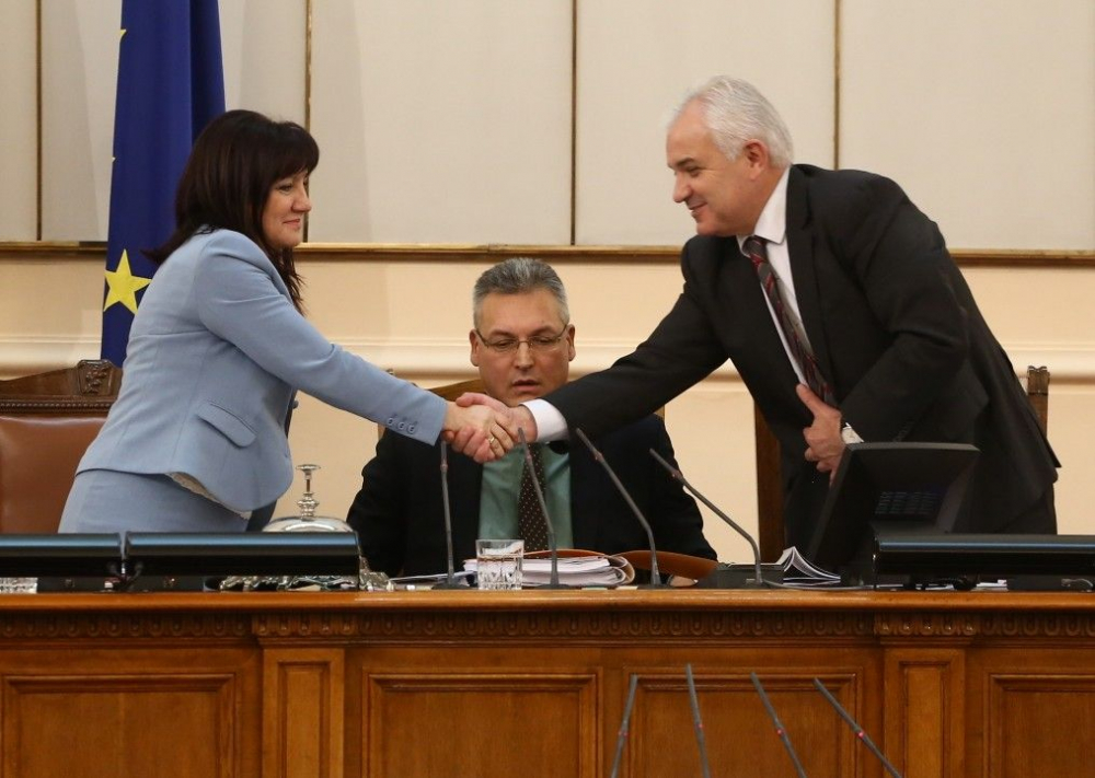 Гласувано и решено: Караянчева е новият шеф на парламента! (СНИМКИ)