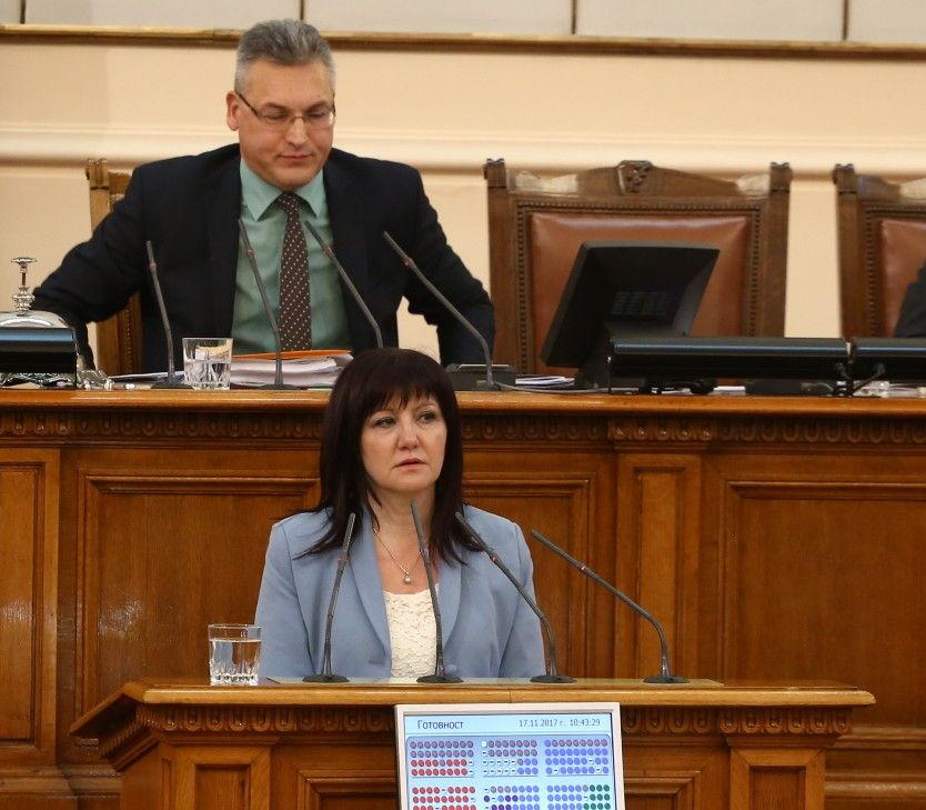 Гласувано и решено: Караянчева е новият шеф на парламента! (СНИМКИ)