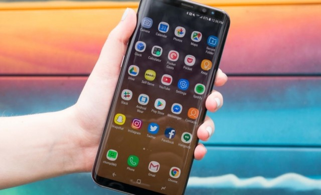 Samsung подготвя сензационен смартфон за феновете си