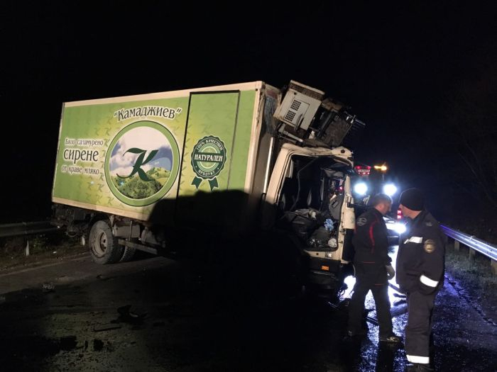 Зверска катастрофа между два рейса в Пловдивско! Има много ранени