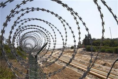 Започна строителството на ограда между Крим и Украйна