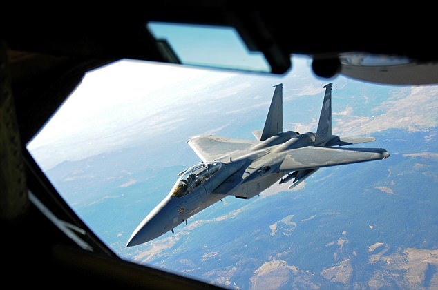 Daily mail: Бял НЛО нахлу в американското въздушно пространство, изтребител F-15 го пресреща