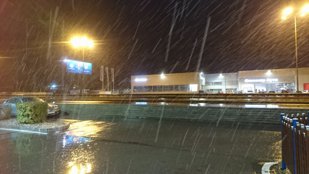 Първи сняг: Бяла пелена покри столицата (СНИМКИ)