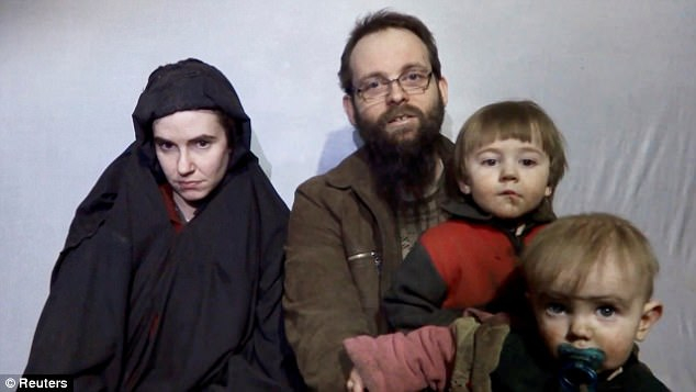 Шокиращ разказ на двойката, била 5 г. в плен на терористи! Майката родила там 3 деца, които гледали как я изнасилват (СНИМКИ/ВИДЕО)