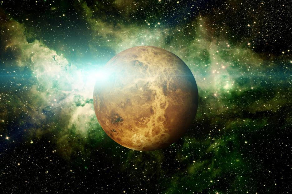 Защо Венера е РАЗЛИЧНАТА планета?