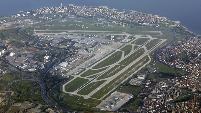 Два украински самолета са евакуирани в летището на Истанбул заради...