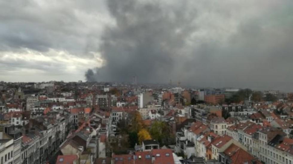 Страхотия! Над Брюксел се носи токсичен облак – евакуират хора (ВИДЕО)