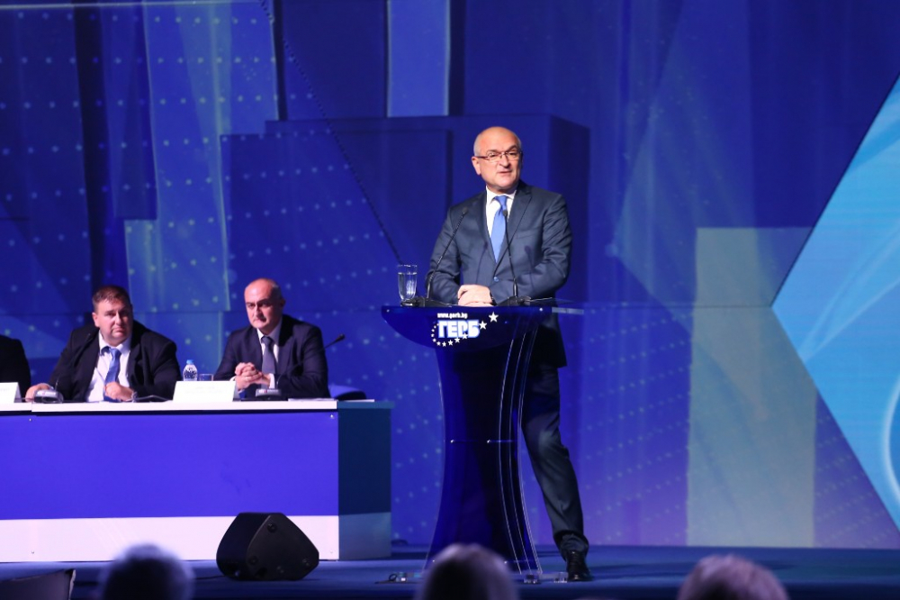Конгресът на ГЕРБ преизбра Бойко Борисов за лидер, премиерът с обръщение към делегатите (СНИМКИ)
