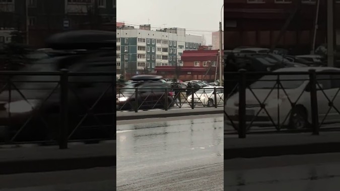 Таксиджия удари майка и мина с колата си през нейния мъж, и то пред очите на детето им (ВИДЕО 18+)