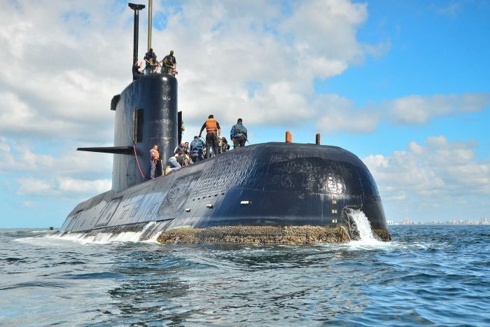 Министърът на отбраната на Аржентина е призован в съда заради изчезналата подводница
