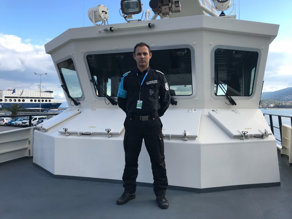 Капитанът-герой от кораба „Обзор“ с разтърсващи подробности за драмата в морето: Спасихме десетки мигранти, докато държим по две бебета в ръце 