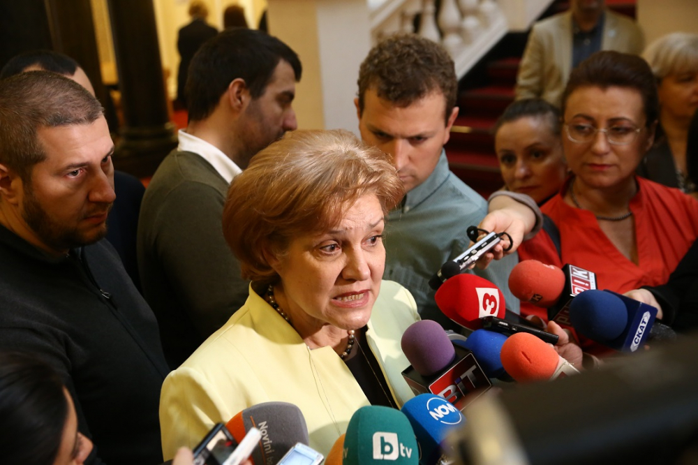 Менда Стоянова: Изненадана съм, че Сидеров иска оставката на вицепремиера Каракачанов