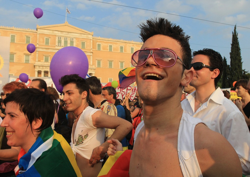 Православна Гърция се вдигна срещу гей браковете и ги обяви за незаконни