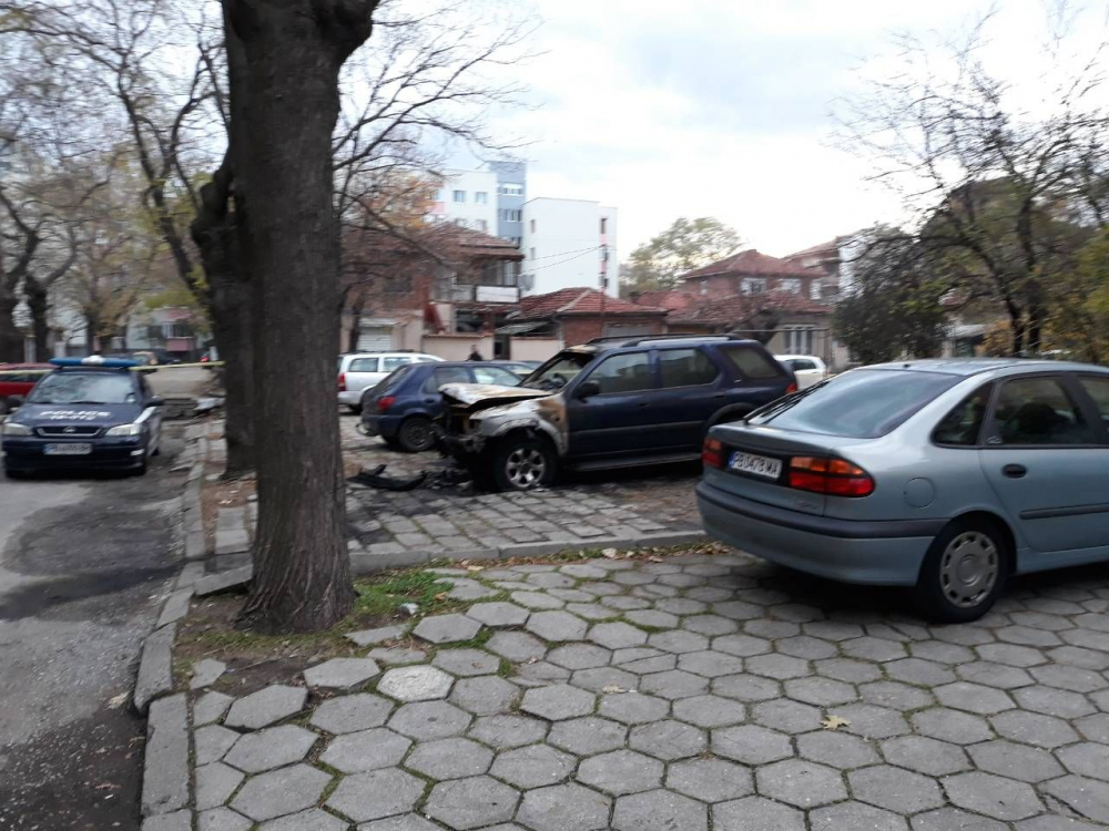 Само в БЛИЦ! Ето какво остана от колата на шефа на затвора в Пловдив след огнената вендета