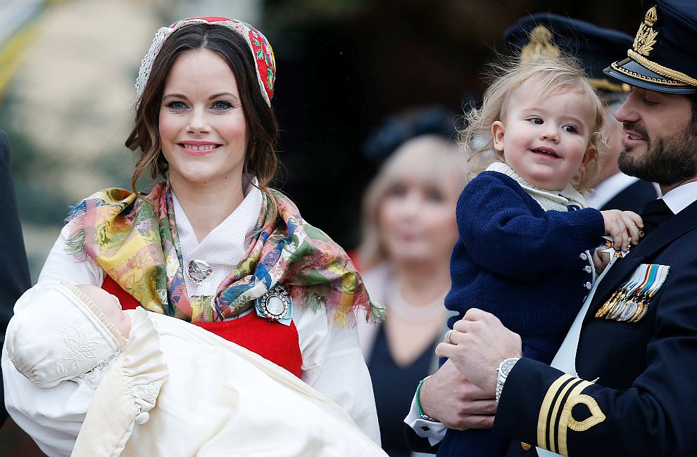 Кръстиха най-новия член на шведското кралско семейство на приказен ритуал (СНИМКИ)
