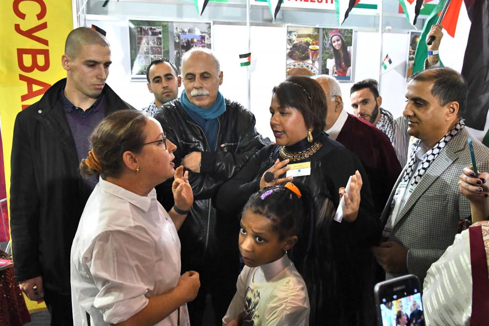 Дипломатически скандал на благотворителния Коледен базар в София! Израел и Палестина в остър сблъсък заради ... (СНИМКИ)