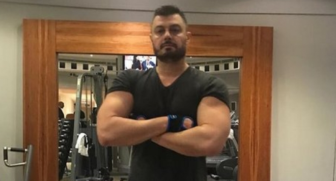 Бареков помпа чудовищни мускули в лондонски фитнес (СНИМКА)