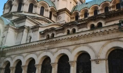 Шок на пъпа на София! Използваха светия храм ”Св. Александър Невски” в кампания за легално детско порно (СНИМКА)