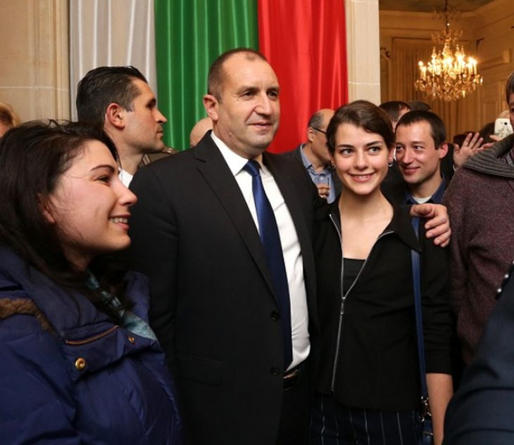 Президентът похвали българите във Франция и благодари на Деси Радева за...