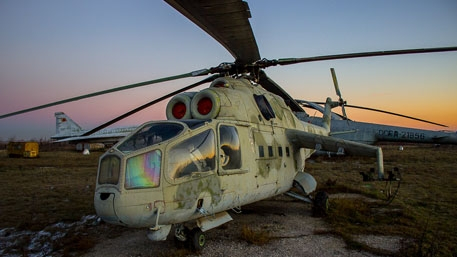 Извънредна драма на летище "Враждебна"! Хеликоптер Ми-24 се завъртя и повлече със себе си инженер Йорданов!