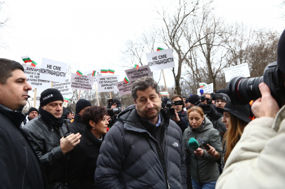 Протестът на служителите на „Булгартабак - Холдинг“ помете фабриката за клевети на Иво Прокопиев и Христо Иванов (СНИМКИ/ВИДЕО)