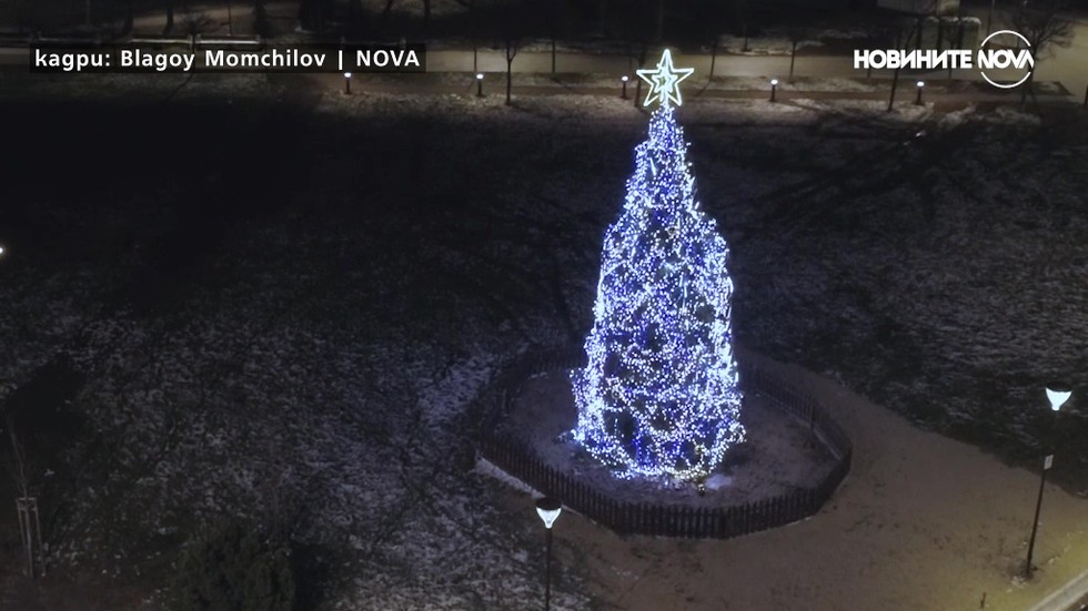 Дрон засне по зашеметяващ начин коледната елха в София (ВИДЕО)
