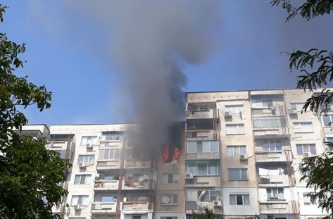 Мъж се е задушил при пожара в Пловдив, спасяват го в болница 