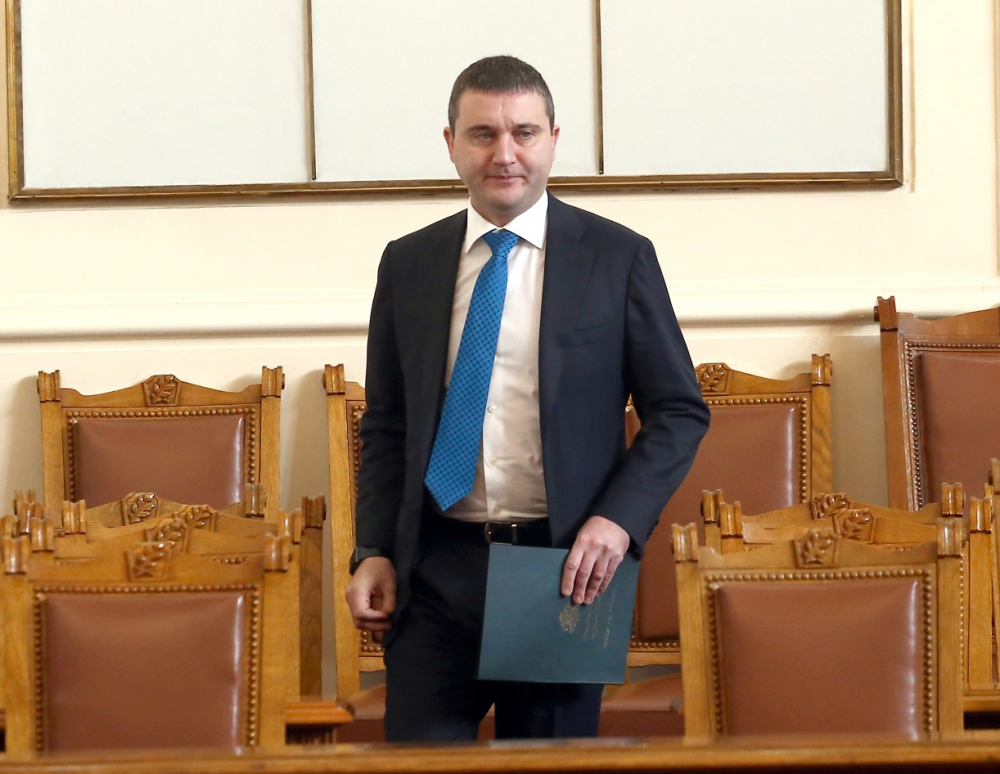 Горанов е поискал обяснение за драстичните разминавания в сметките на НЗОК