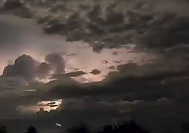 Мощна „извънземна буря” се разрази над Австралия (УНИКАЛНО ВИДЕО)