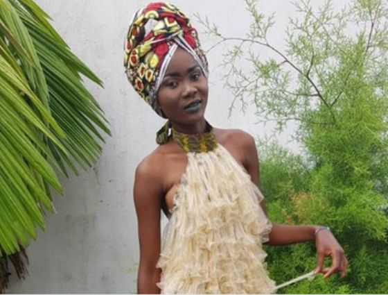 Няма майтап! Чернокожа конгоанска дизайнерка си направи дрехи от... презервативи (СНИМКИ/ВИДЕО)