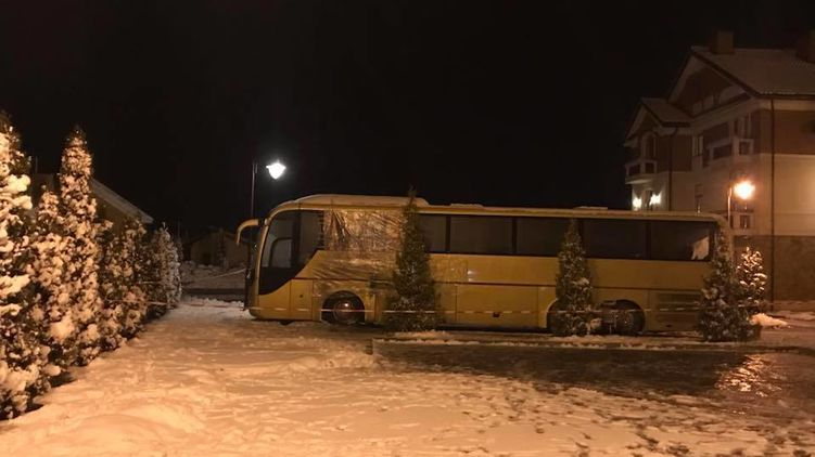 Ситуацията се изостря драматично: Взривиха полски автобус в Украйна!