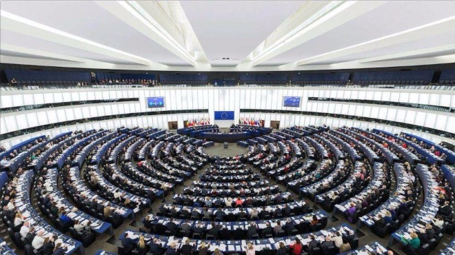 Как се пребоядиса Европейският парламент (ИНФОГРАФИКА)