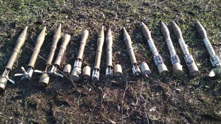 Скривалище с руско оръжие бе открито от украински граничари в Донбас