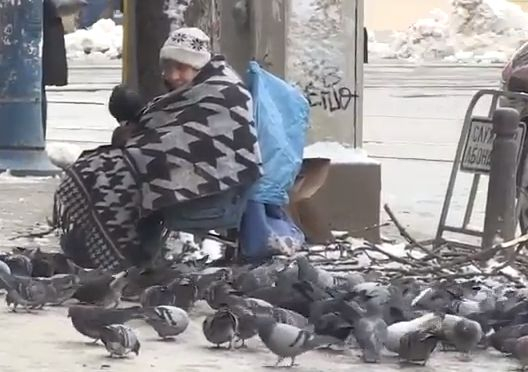 БЛИЦ TV: Повелителката на гълъбите щъка из София