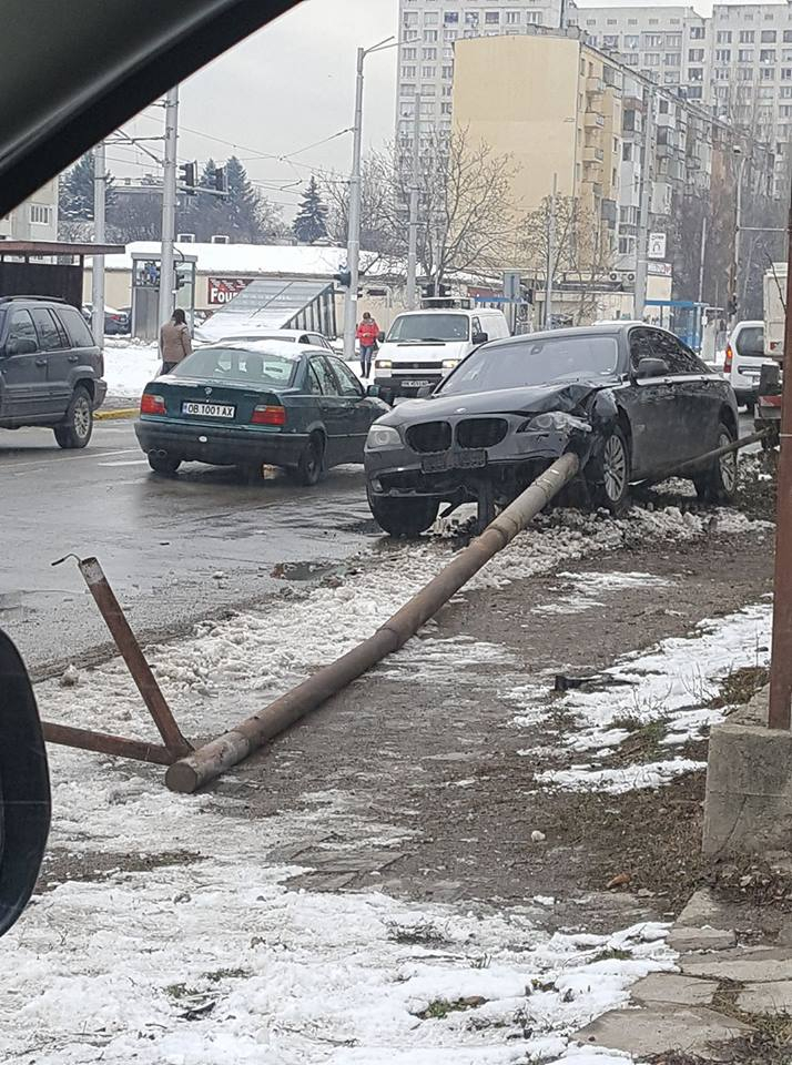 Това не се вижда всеки ден! Зрелищна катастрофа с БМВ в София (СНИМКА)