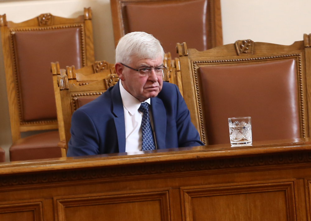 Ананиев послуша Борисов и събра директорите на болниците, замесени в трагедията с починалото дете