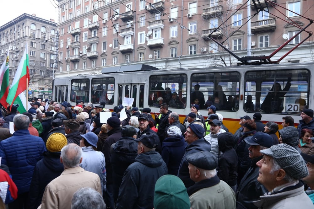 Цената на водата и 10 милиарда лева вбесиха Нинова: Това е геноцид! Не може да се живее повече така (СНИМКИ/ВИДЕО)