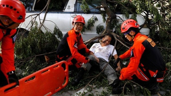  На остров Ява е страшно! Не могат да преброят жертвите на мощното земетресение (СНИМКИ/ВИДЕО)