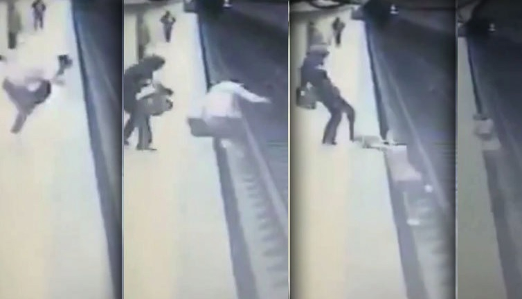 Жена бутна момиче под метрото и после го нарита в главата, докато опитва да се спаси (СНИМКИ 18+)