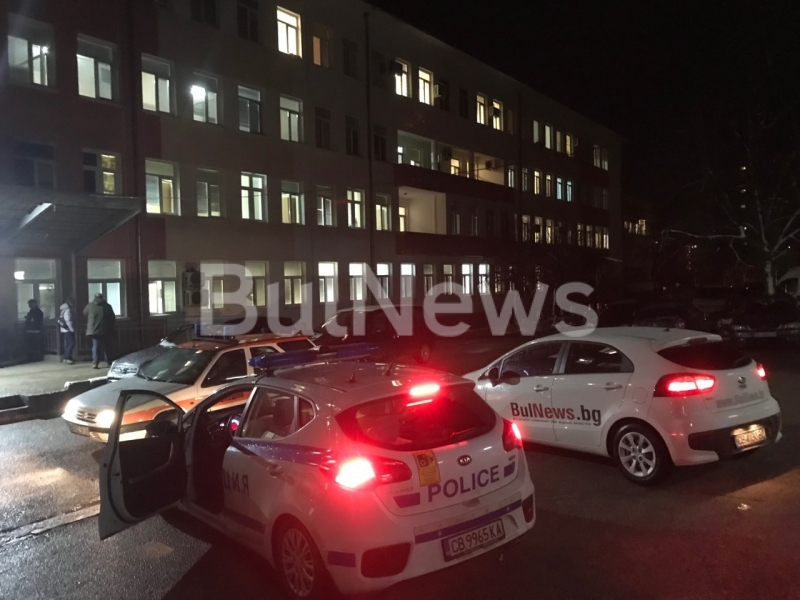 Тежък пътен инцидент пред поликлиниката във Враца, пострадала е акушерка (СНИМКИ)