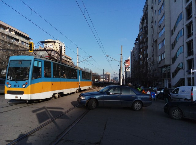 Първо в БЛИЦ! Инцидент с трамвай предизвика страшен кошмар в центъра на София 
