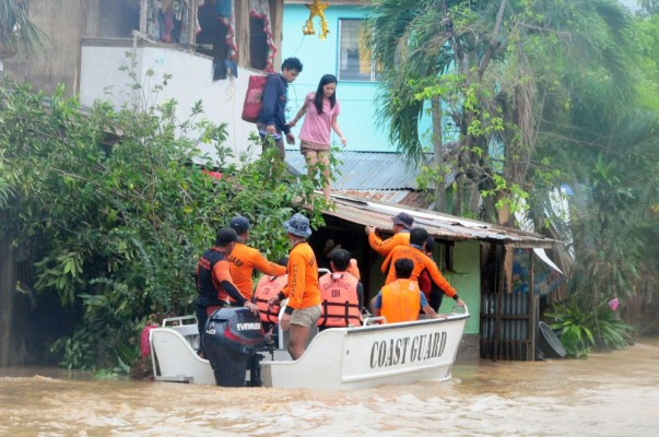 Адът слезе във Филипините! Близо 90 души загинали при свирепа буря (СНИМКИ)