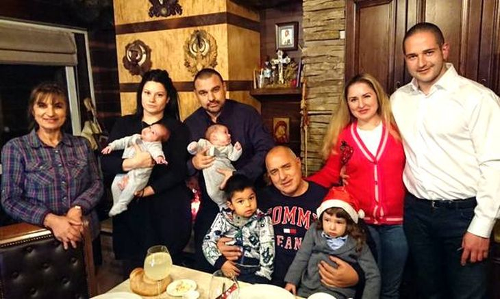 Семейните СНИМКИ на Борисов от Бъдни вечер взривиха мрежата, ето как ги оцениха над 17 000 българи