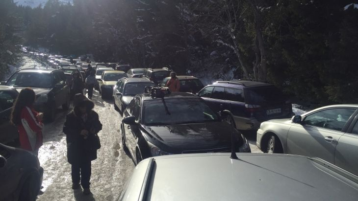 Паника и хаос на Витоша, стотици коли са в капан на пътя за хижа "Алеко"! (ВИДЕО)