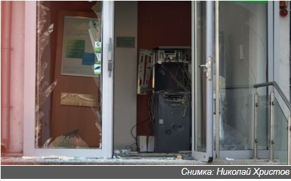 Горещи подробности за опита за обир в "Люлин", банкоматът бил разбит с...