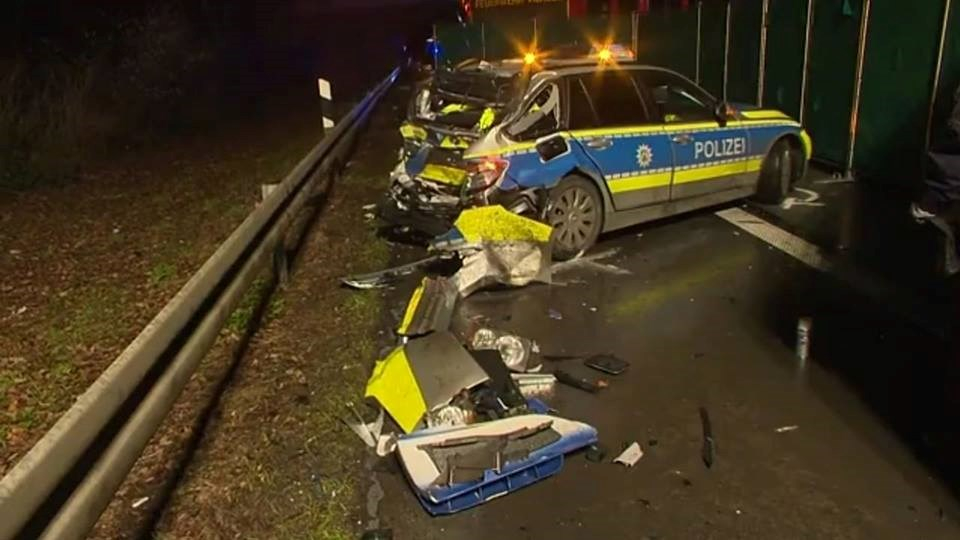 Пиян украински тираджия помля патрулка и уби млада полицайка в Холандия (СНИМКИ/ВИДЕО)