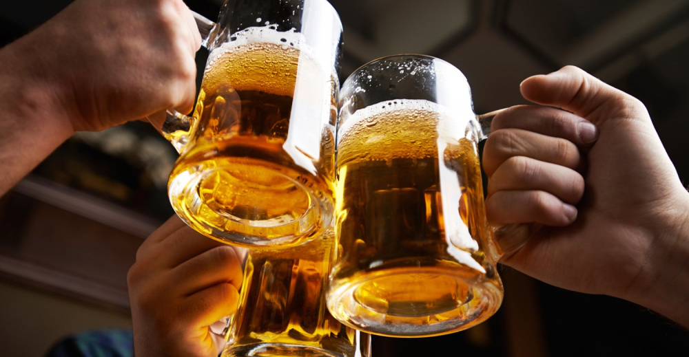 Учени обясниха защо пиенето на много бира води до тежък махмурлук