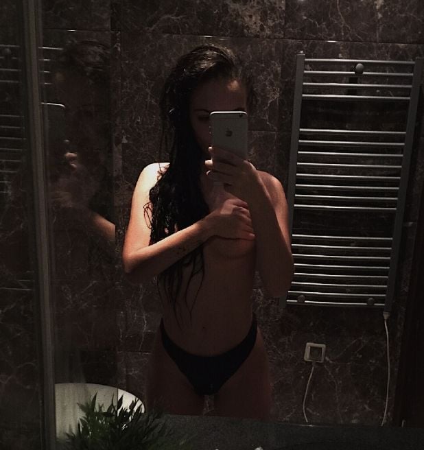 Скандалната моделка Радостина се пусна гола, мокра и много възбуждаща (СНИМКИ 18+)