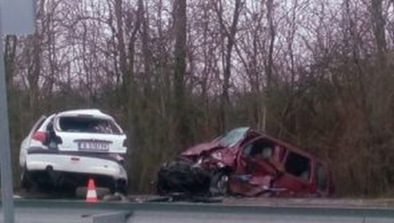 Извънредно! Зверско автомеле с жертви край Шумен, бебе е сред загиналите (ОБНОВЕНА/СНИМКИ)